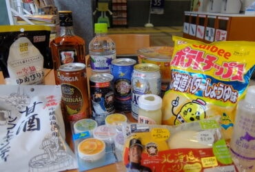 【北海道札幌】北海道旅遊的消夜就靠便利商店LAWSON了！LAWSON也能血拚~